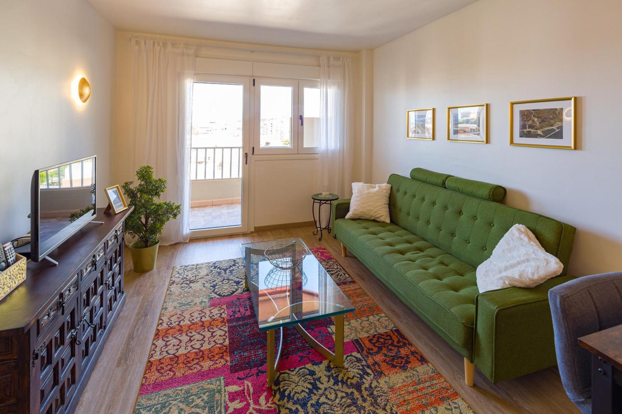 Center - Cute Quiet Close To The With Parking!! Apartment *