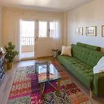 Marbella City Center - Cute Quiet Apartment Close To The Beach With Parking!!