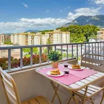 Marbella City Center - Cute Quiet Apartment Close To The Beach With Parking!!