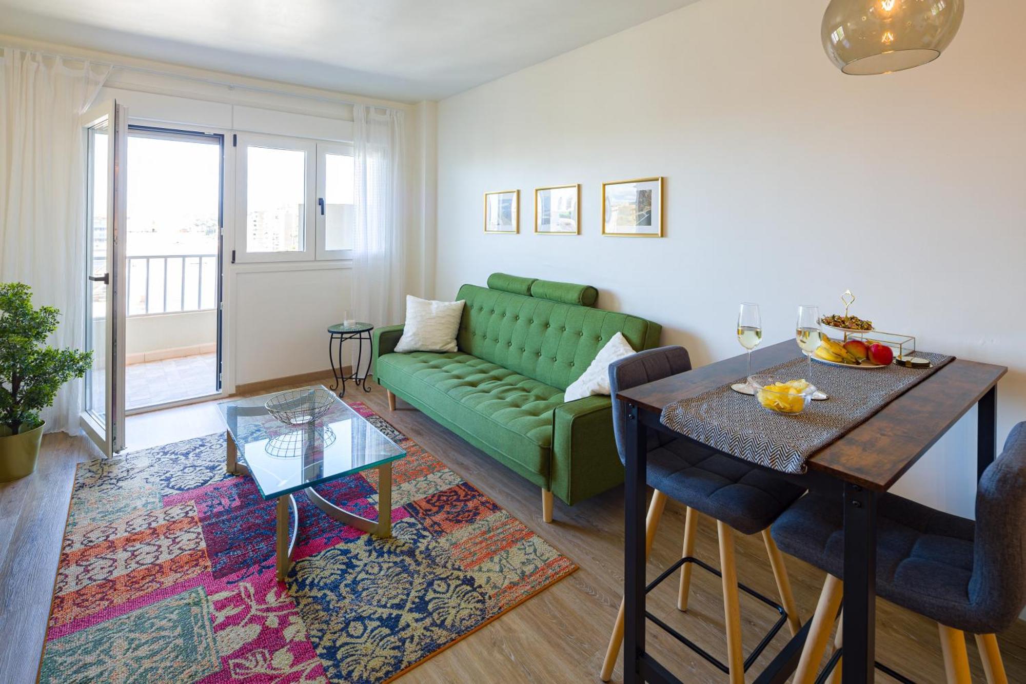 Apartment Center - Cute Quiet Close To The With Parking!! Marbella