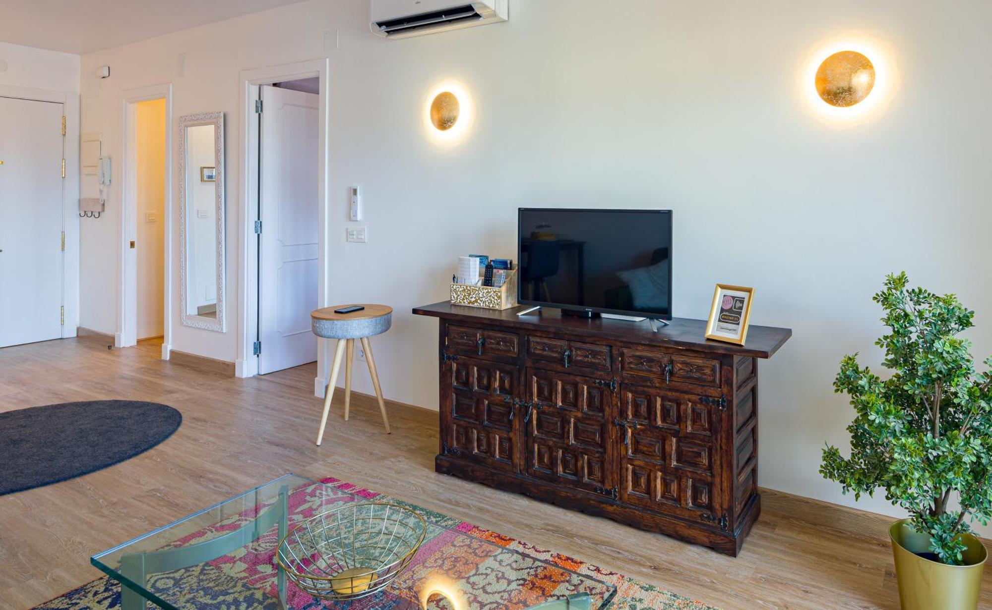 Apartment Center - Cute Quiet Close To The With Parking!! Marbella