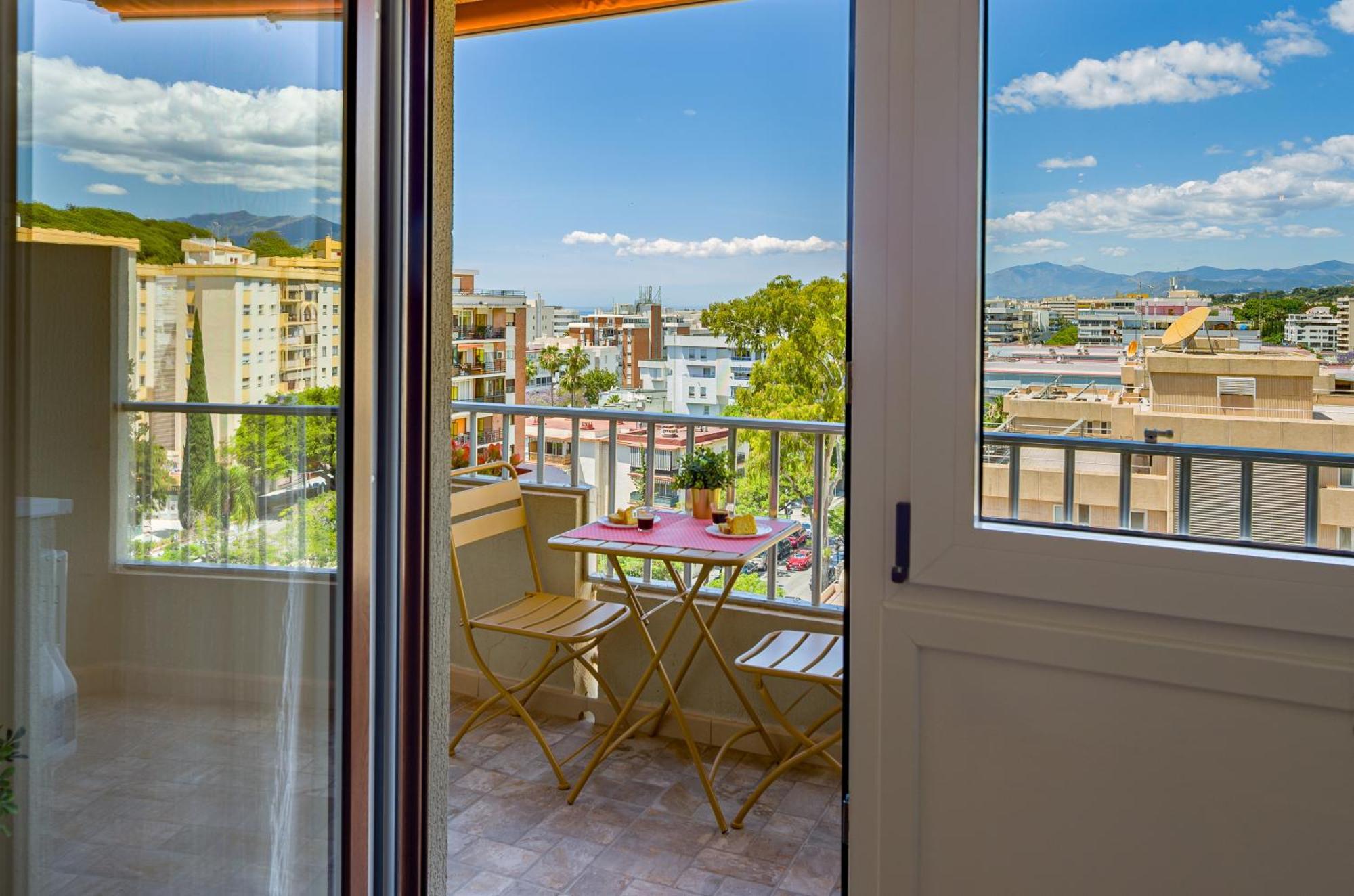 Center - Cute Quiet Close To The With Parking!! * Marbella