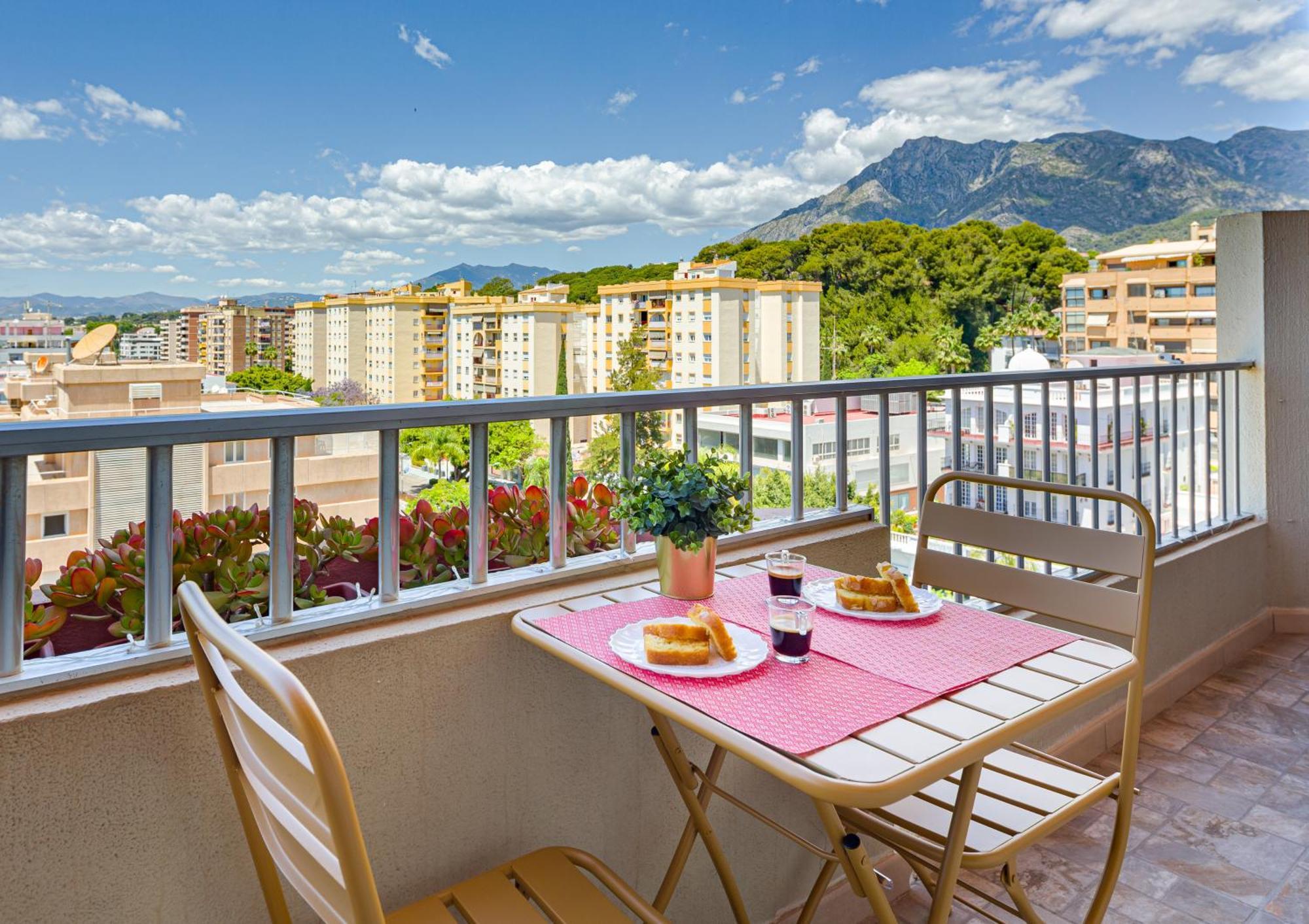 Apartment Center - Cute Quiet Close To The With Parking!! Marbella
